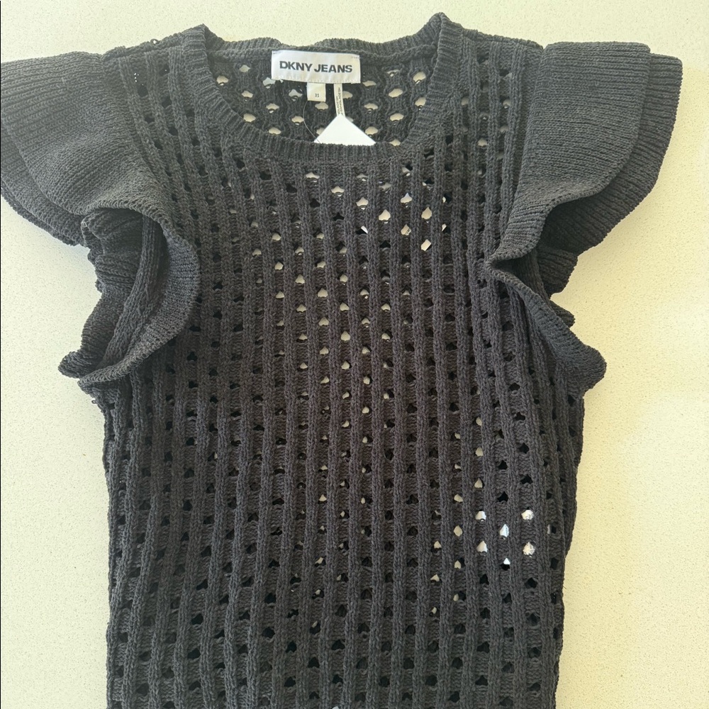 NEW! Super cute DKNY summer knit top size XS